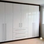 lemari pakaian minimalis modern duco putih